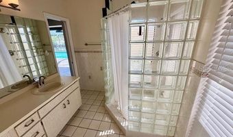 906 CHIPAWAY Dr, Apollo Beach, FL 33572