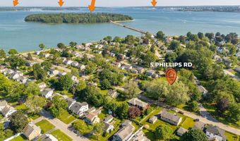 5 Phillips Rd, Falmouth, ME 04105
