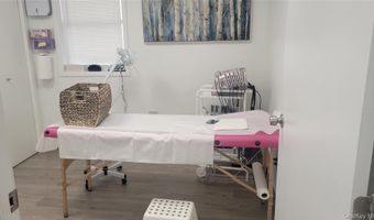 365 Broadway, Amityville, NY 11701