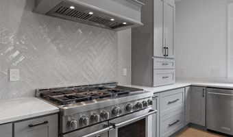 414 N MONROE St, Arlington, VA 22201