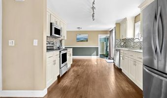 25 Woodbine St, East Providence, RI 02915