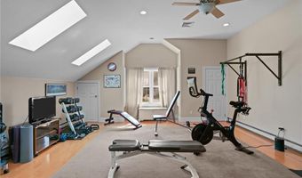 18 Quail Ridge Rd, Cranston, RI 02921