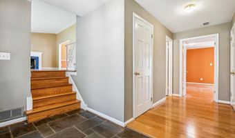 9826 INGLEMERE Dr, Bethesda, MD 20817