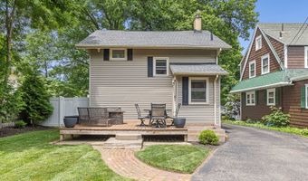 1052 Parkside Dr, Alliance, OH 44601