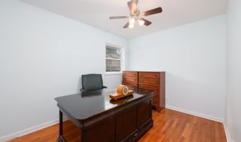 35 Fairview Dr, Middletown, NJ 07748