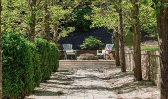 15 Chardonnay Ter, Bedford, NH 03110