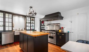 16 School St, North Smithfield, RI 02896