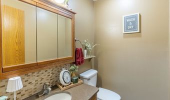 2104 Cedarcrest Ct, Arkansas City, KS 67005