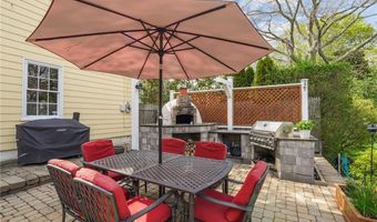 60 Ayrault St, Newport, RI 02840
