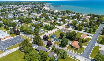 1317 DIVISION St, Algoma, WI 54201