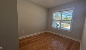 200 E Moore St D, Apex, NC 27502