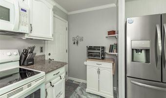 765 Spring Hill Farm Dr, Ballwin, MO 63021