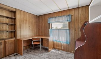 2135 Winchester Dr, Bosque Farms, NM 87068