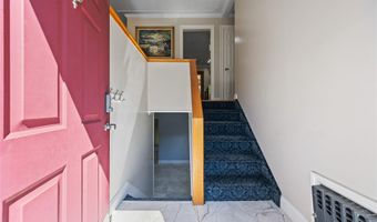 8 Dunn Rd, Airmont, NY 10952