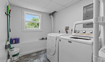 132 Maple Ave, Middletown, RI 02842