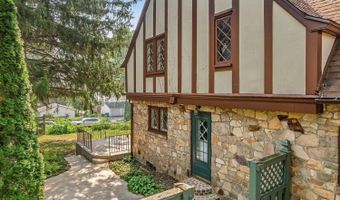 914 Ash St, Baraboo, WI 53913
