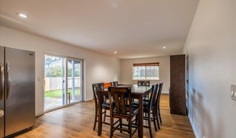 1057 4th St SE, Bandon, OR 97411