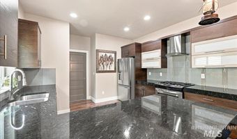 857 N River Path Ln, Boise, ID 83703
