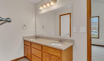 506 Santa Fe Ct, Baldwin City, KS 66006