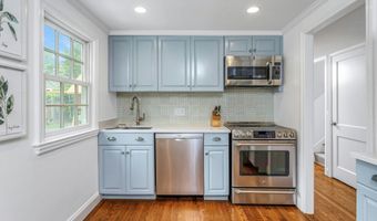 4 Old Stone Rd, Darien, CT 06820