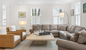 24 School St, Newport, RI 02840