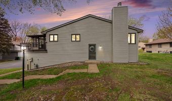 1472 Arden View Dr, Arden Hills, MN 55112