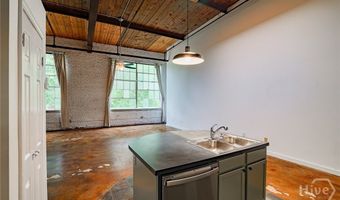 585 White Cir 504, Athens, GA 30605