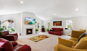 585 Chestnut St, Ashland, MA 01721