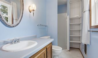 212 Country Club Ln, Altoona, WI 54720