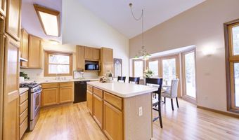 825 Brookside Dr, Ann Arbor, MI 48105