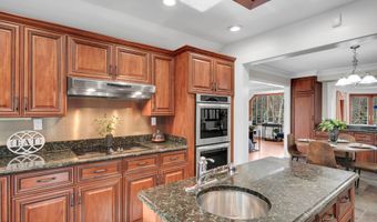 160 Pelican Rd, Middletown, NJ 07748
