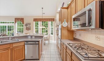 8 Meadowbrook Aly, Barnegat, NJ 08005