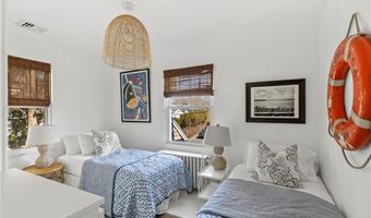 193 Coggeshall Ave, Newport, RI 02840