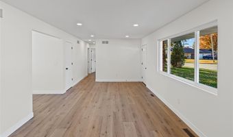 2301 Wedgewood Dr, Alton, IL 62002