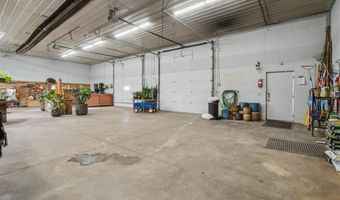 5276 Oakcrest Hill Rd SE, Riverside, IA 52327