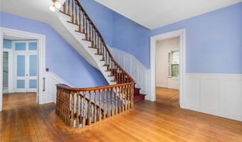 36 Ayrault St, Newport, RI 02840