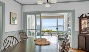 4 Van Zandt Ave, Newport, RI 02840