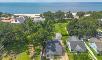 1467 Wilkes Ave, Biloxi, MS 39530