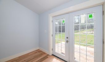 8 Magnolia Ln, Starks, ME 04911