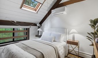 4 Lantern Ln, Bedford, MA 01730