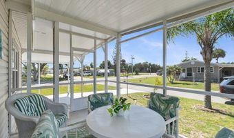 900 Laurel Cir, Barefoot Bay, FL 32976