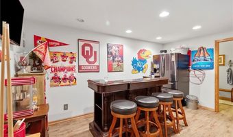 15733 Pine Cir, Basehor, KS 66007