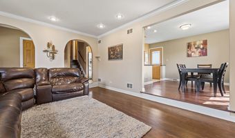 1005 E Orchard St, Arlington Heights, IL 60005