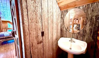 300 Round Up Ln, Bakersfield, MO 65609