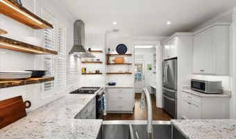 10 Hayek St, Beaufort, SC 29907