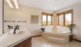 805 27th St SW, Austin, MN 55912