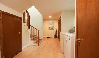 2 Buckingham St, Barrington, RI 02806