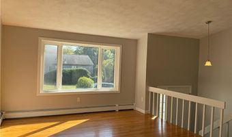 7 Leatherleaf Rd, Narragansett, RI 02882