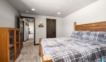 1625 W River Bend St, Brandon, SD 57005