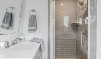 253 35th St, Avalon, NJ 08202